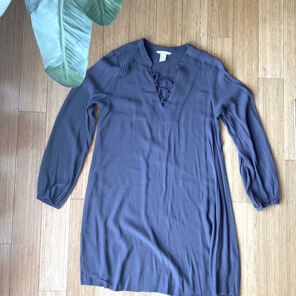 🌟5 for $15🌟 H&M long sleeved lace-up dress
